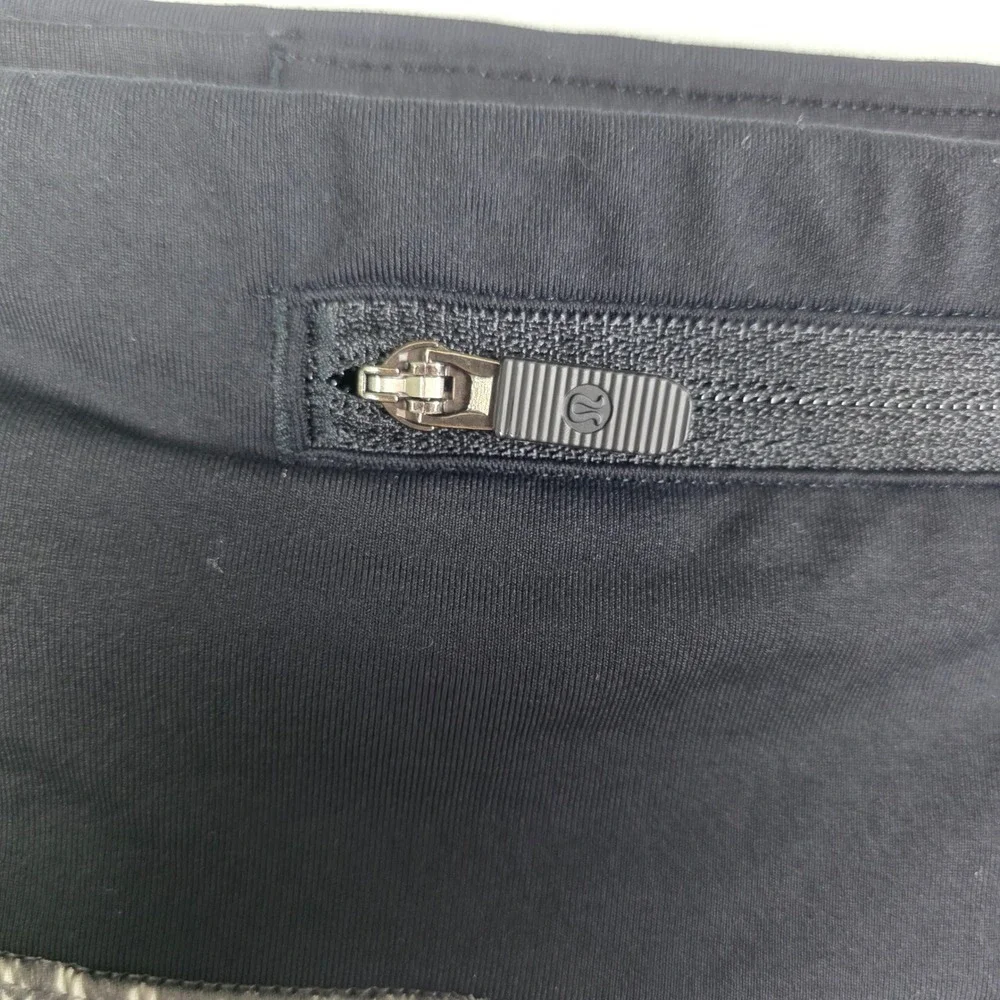 Lululemon Speed Up Shorts‎ Black White Snakeskin Print Size 10 Running Workout